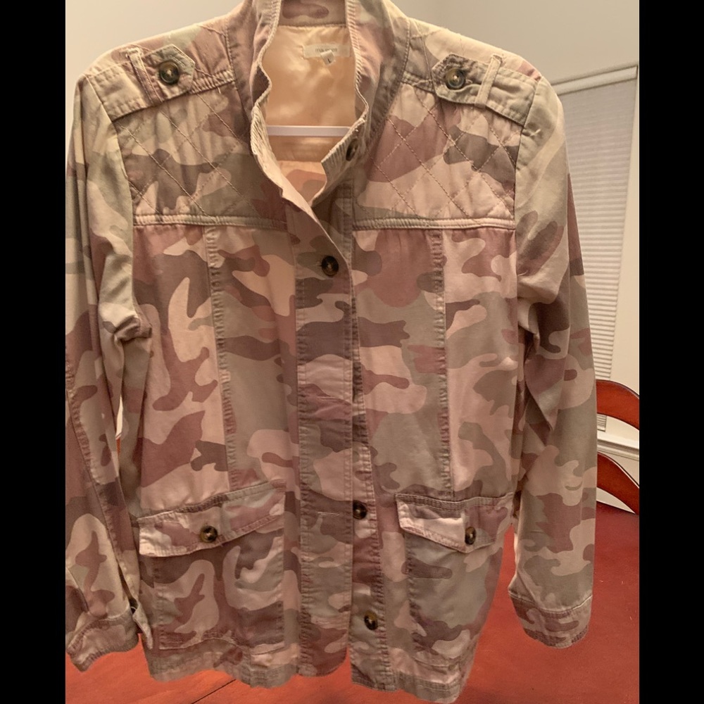 Maurice’s Camo lightweight jacket. EUC